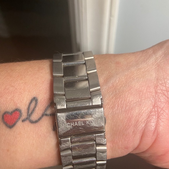 Auth Michael Kors Men’s/Women’s watch - Picture 2 of 4